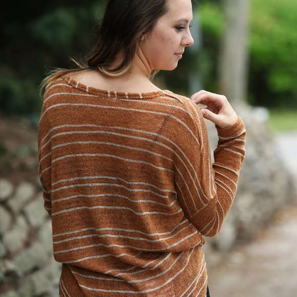 Striped v-neckline long sleeve top - Picture 3 of 4